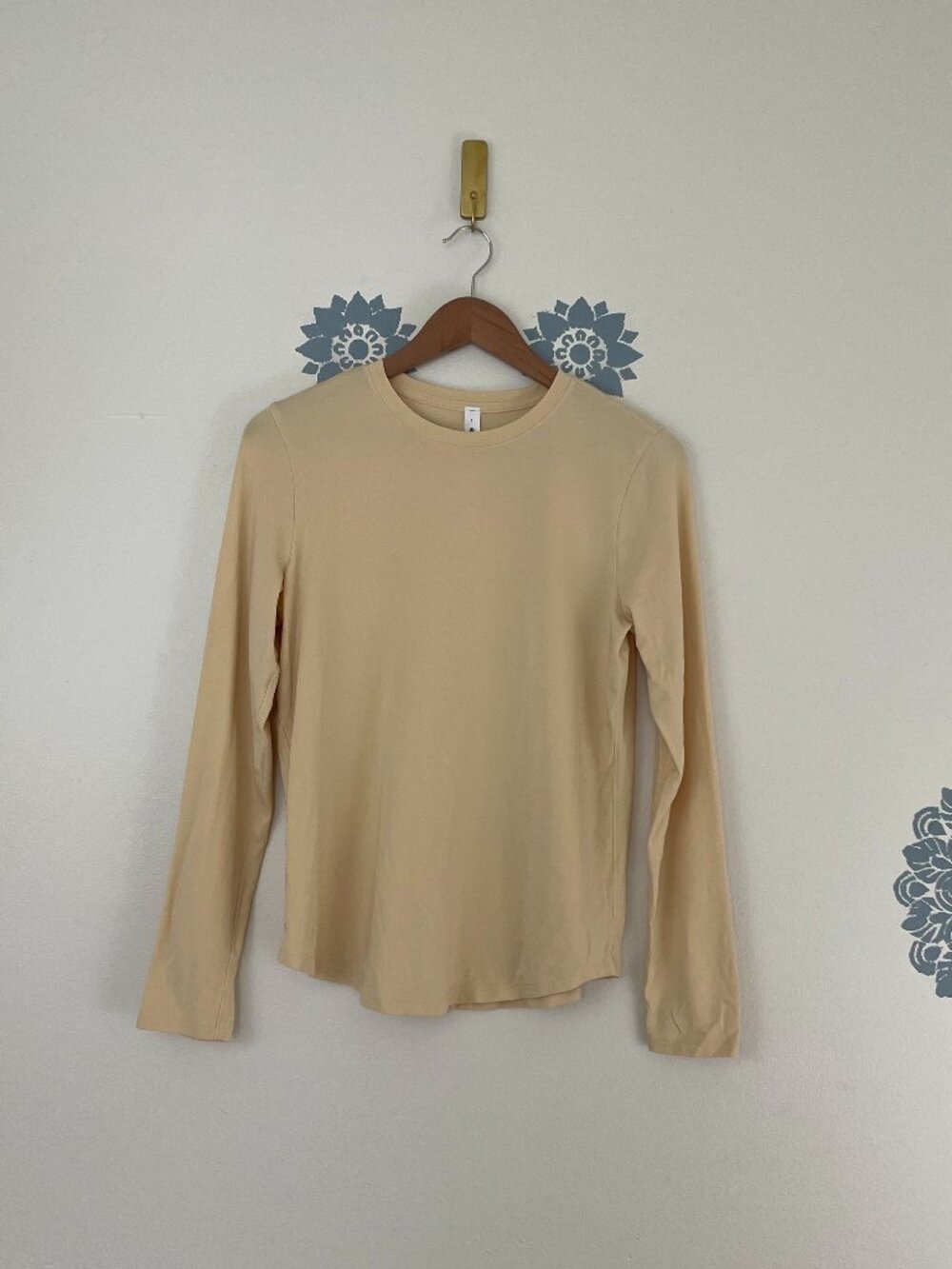 Lululemon Love Long Sleeve Crew Neck T-Shirt in Prosecco Size 6